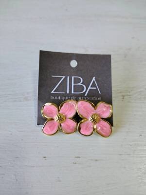 AROS DE ACERO FORMA DE FLOR EN COLOR ROSA