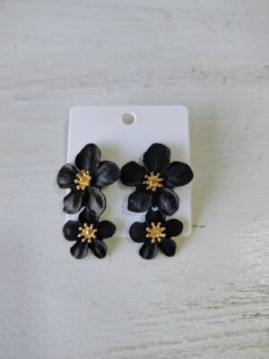AROS COLGANTES DISEÑO FLOR NEGRO CON DORADO