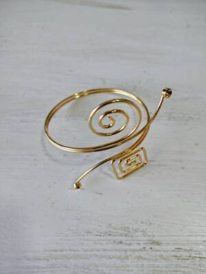 BRAZALETE DETALLE ESPIRAL DORADO